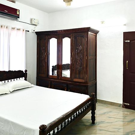 Ambili Riverfront Villa With Party Hall Irimbranallur Luaran gambar