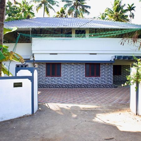 Ambili Riverfront Villa With Party Hall Irimbranallur Luaran gambar